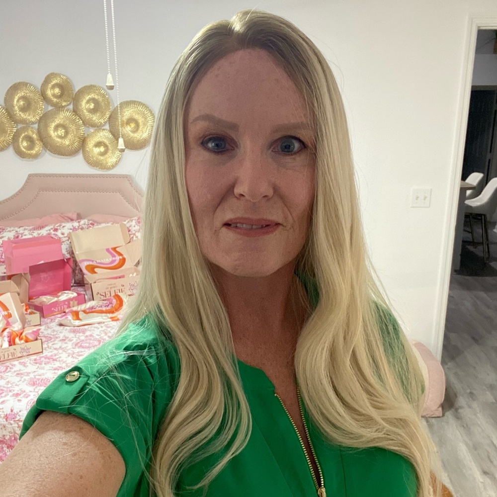 Vanilla free part petite wig by Chelsey Smith Crowns